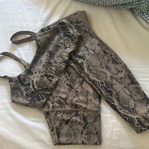 Alo Yoga snakeskin set (M)
